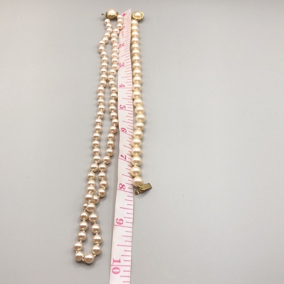 Curated bundle vintage faux pearl jewelry set necklace and bracelet - Picture 5 of 6